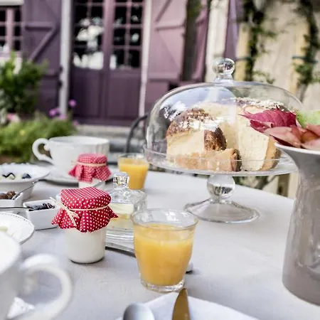 Couette-café La Devinie 5*